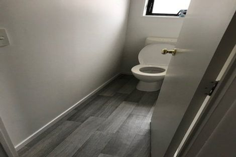 Photo of property in 2/23 William Souter Street, Forrest Hill, Auckland, 0620