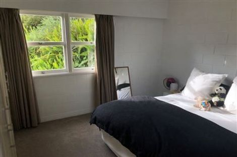 Photo of property in 12 Garmons Way, Castor Bay, Auckland, 0620