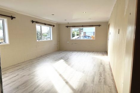 Photo of property in 14 Chelsea View Drive, Chatswood, Auckland, 0626