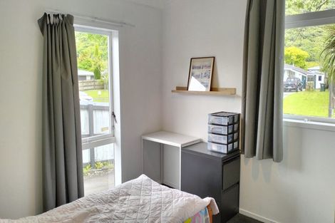 Photo of property in 38 Larchmont Grove, Totara Park, Upper Hutt, 5018