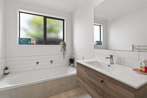 Photo of property in 14 Empire Crescent, Papamoa, 3118