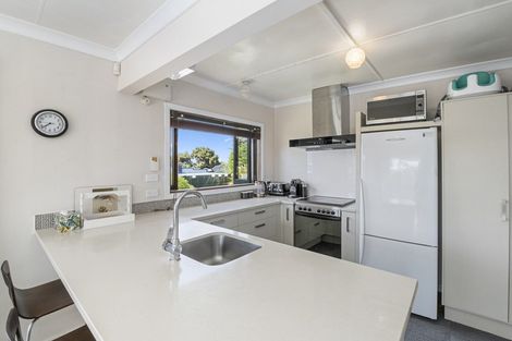 Photo of property in 28 Dewe Terrace, Foxton Beach, Foxton, 4815