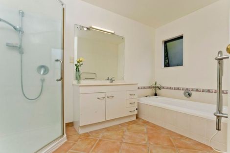 Photo of property in 98 Pemberton Avenue, Bayview, Auckland, 0629