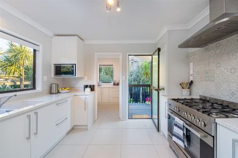 Photo of property in 8a Westbourne Road, Murrays Bay, Auckland, 0630