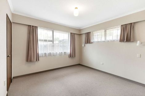 Photo of property in 5 Saint Ives Grove, Whalers Gate, New Plymouth, 4310