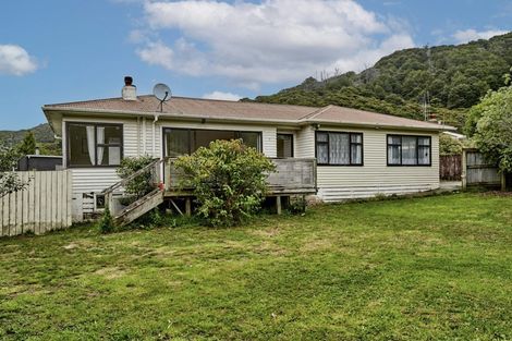 Photo of property in 5 Puriri Street, Wainuiomata, Lower Hutt, 5014
