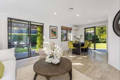 Photo of property in 33 Admirals Court Drive, Greenhithe, Auckland, 0632