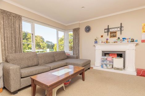Photo of property in 92 Newlands Road, Newlands, Wellington, 6037