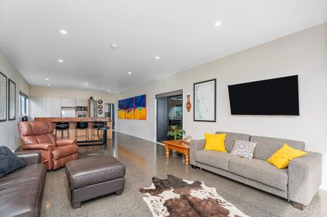 Photo of property in 5 Navigation Drive, Cooks Beach, Whitianga, 3591