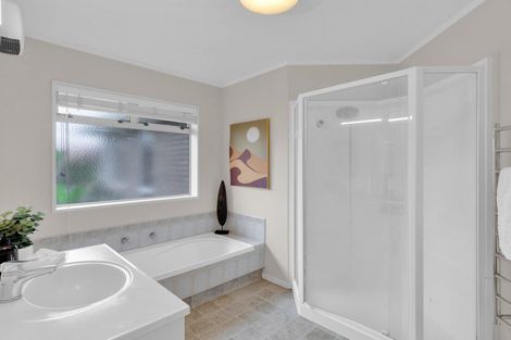 Photo of property in 18 Halcione Close, Flagstaff, Hamilton, 3210