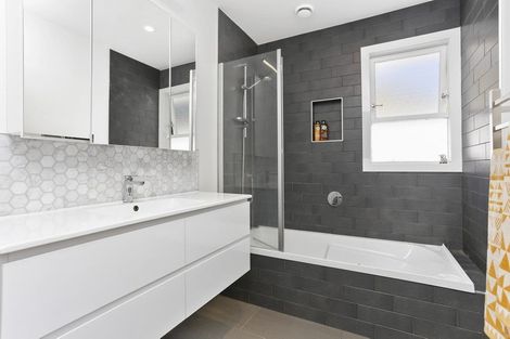 Photo of property in 36 Castleford Street, Green Bay, Auckland, 0604