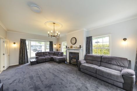 Photo of property in 11 The Oaks, Awapuni, Palmerston North, 4412