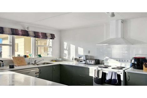 Photo of property in 8 Mark Perreau Place, Foxton, 4814