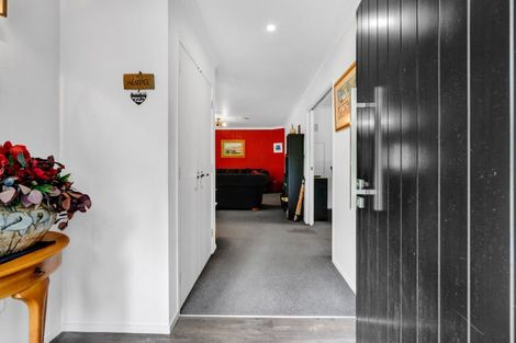 Photo of property in 17a Kauri Street, Inglewood, 4330