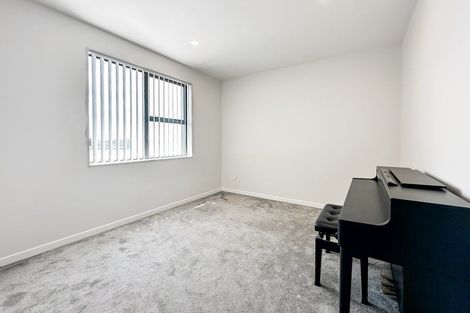 Photo of property in 22 Heketara Way, Massey, Auckland, 0614