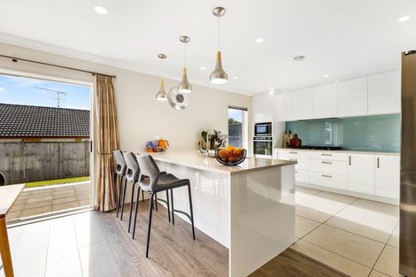 Photo of property in 51 William Gamble Drive, Greenhithe, Auckland, 0632