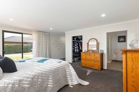 Photo of property in 6 Liberty Grove, Kelvin Grove, Palmerston North, 4414