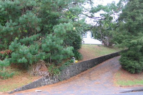 Photo of property in 98 Millbrook Road, Sunnyvale, Auckland, 0612