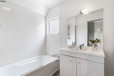 Photo of property in 52a Colonial Road, Birkenhead, Auckland, 0626