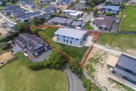 Photo of property in 9 Nerehana Place, Red Beach, 0932