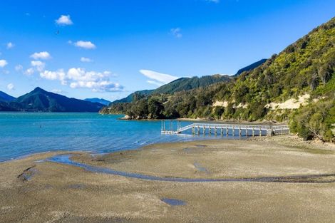 Photo of property in 240 Moetapu Bay Road, Moetapu Bay, Linkwater, 7282