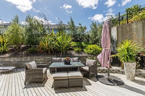 Photo of property in 22 Syd Grant Crescent, Orewa, 0931