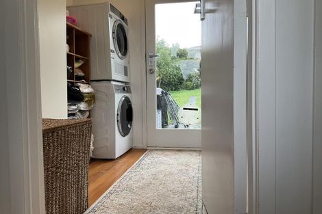 Photo of property in 23 Blakeborough Drive, Forrest Hill, Auckland, 0620