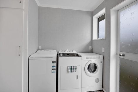 Photo of property in 11 Furlong Street, Hawera, 4610