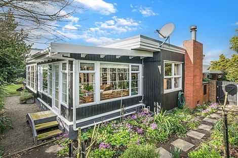 Photo of property in 10 Cremorne Avenue, Hokowhitu, Palmerston North, 4410