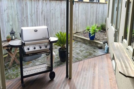 Photo of property in 9 La Lena Grove, Fitzherbert, Palmerston North, 4410