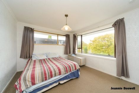 Photo of property in 14 Wikiriwhi Crescent, Awapuni, Palmerston North, 4412