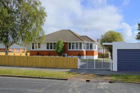 Photo of property in 14 Burgess Street, Green Island, Dunedin, 9018