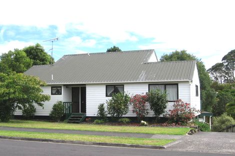 Photo of property in 22 Taupiko Place, Green Bay, Auckland, 0604