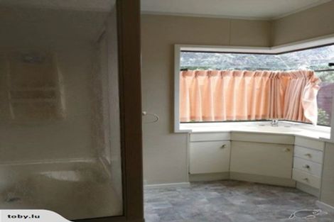 Photo of property in 10 Sealand Place, Mangere Bridge, Auckland, 2022