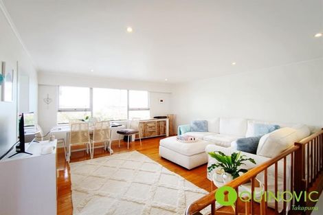 Photo of property in 2/233 Hurstmere Road, Takapuna, Auckland, 0622