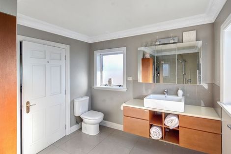 Photo of property in 8 Cornwall Street, Vauxhall, Dunedin, 9013