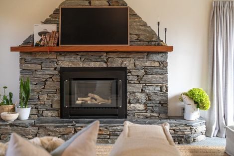 Photo of property in 15b Heuchan Lane, Wanaka, 9305