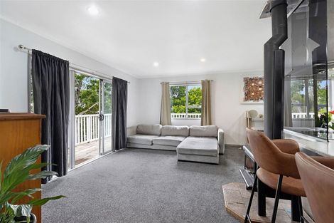 Photo of property in 11 Temuri Place, Glendene, Auckland, 0602