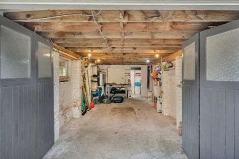 Photo of property in 24 Atkinson Road, Titirangi, Auckland, 0604