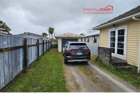 Photo of property in 71 Queenwood Road, Levin, 5510