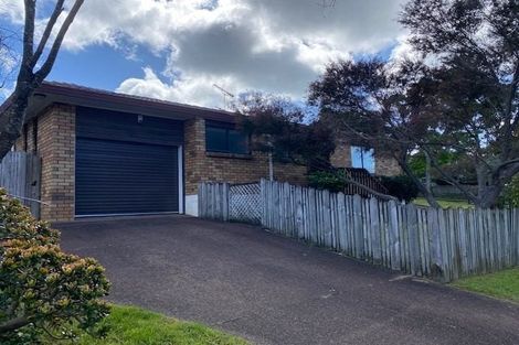 Photo of property in 1 Spears Place, Botany Downs, Auckland, 2010