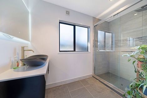Photo of property in 2/46a Captain Scott Road, Glen Eden, Auckland, 0602