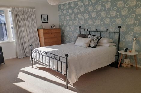 Photo of property in 10 Matuku Street, Heretaunga, Upper Hutt, 5018