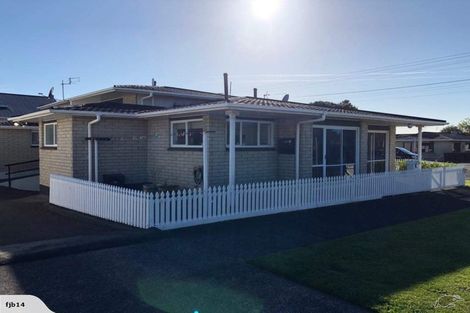 Photo of property in 82 Tukapa Street, Westown, New Plymouth, 4310
