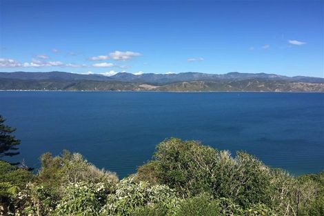 Photo of property in 200 Nevay Road, Karaka Bays, Wellington, 6022