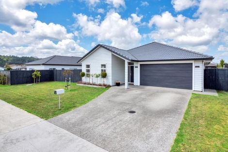 Photo of property in 3 Kuawa Drive, Kumeu, 0810