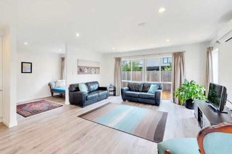 Photo of property in 47 Sohlue Place, Oteha, Auckland, 0632