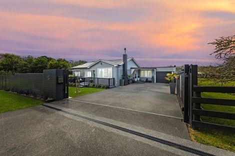 Photo of property in 84 Shaw Road, Oratia, Auckland, 0604