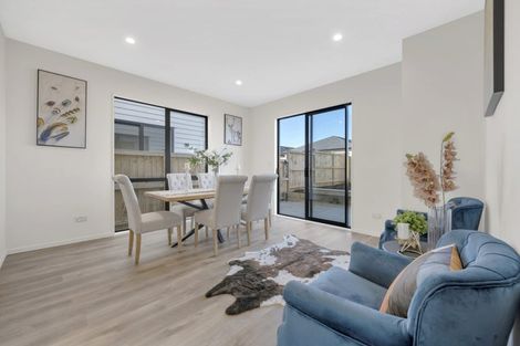 Photo of property in 7 Woven Place, Karaka, Papakura, 2113