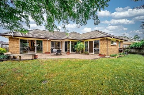 Photo of property in 103 Golfland Drive, Golflands, Auckland, 2013